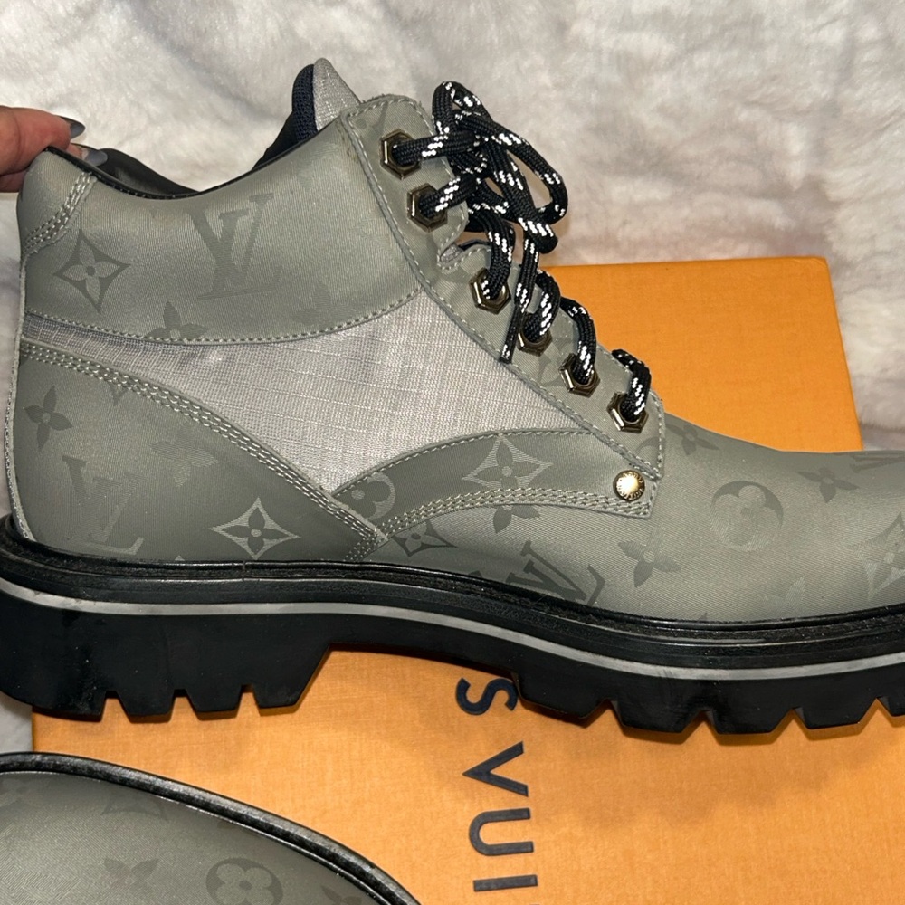 Louis‎ Vuitton Green Canvas Lace Up Boots - Picture 14 of 14